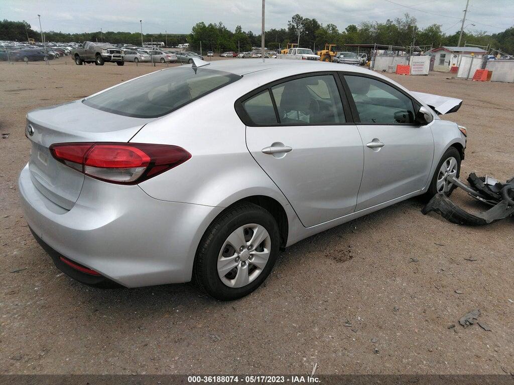 3KPFK4A7XHE019388 2017 KIA FORTE photo no. 4