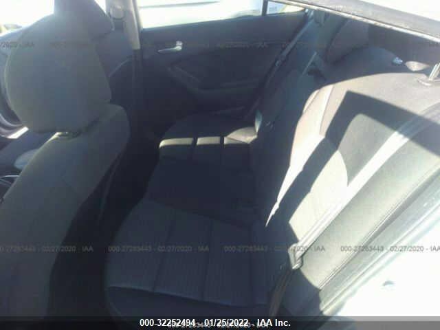 3KPFL4A77HE132020 2017 KIA FORTE photo no. 8
