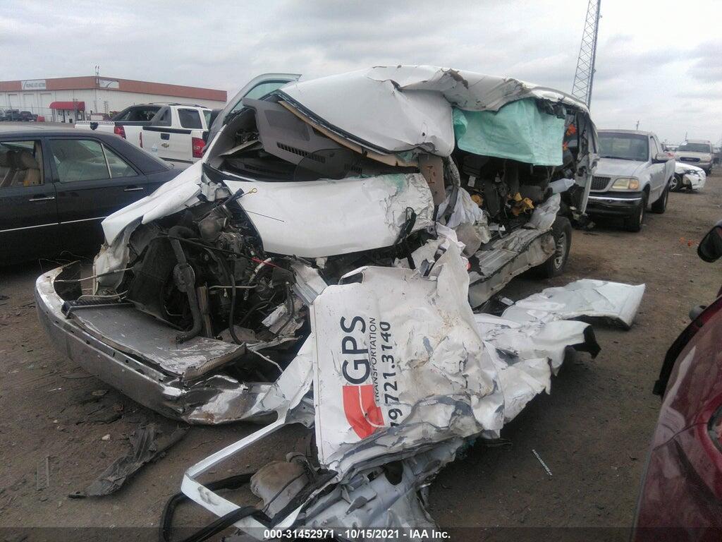 1GAZGPFG3K1240925 2019 CHEVROLET EXPRESS 3500 photo no. 2