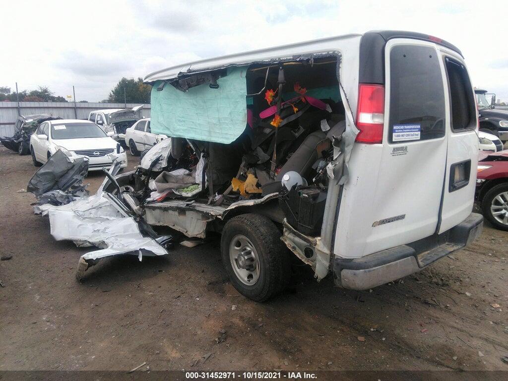 1GAZGPFG3K1240925 2019 CHEVROLET EXPRESS 3500 photo no. 3