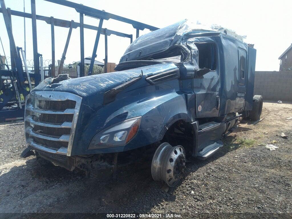 1FUJHHDR5LLLU8277 2020 FREIGHTLINER CASCADIA 126 photo no. 2
