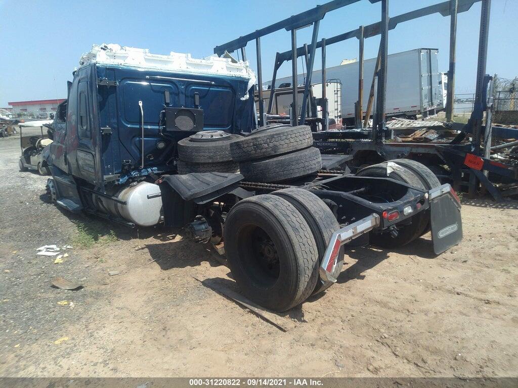 1FUJHHDR5LLLU8277 2020 FREIGHTLINER CASCADIA 126 photo no. 3