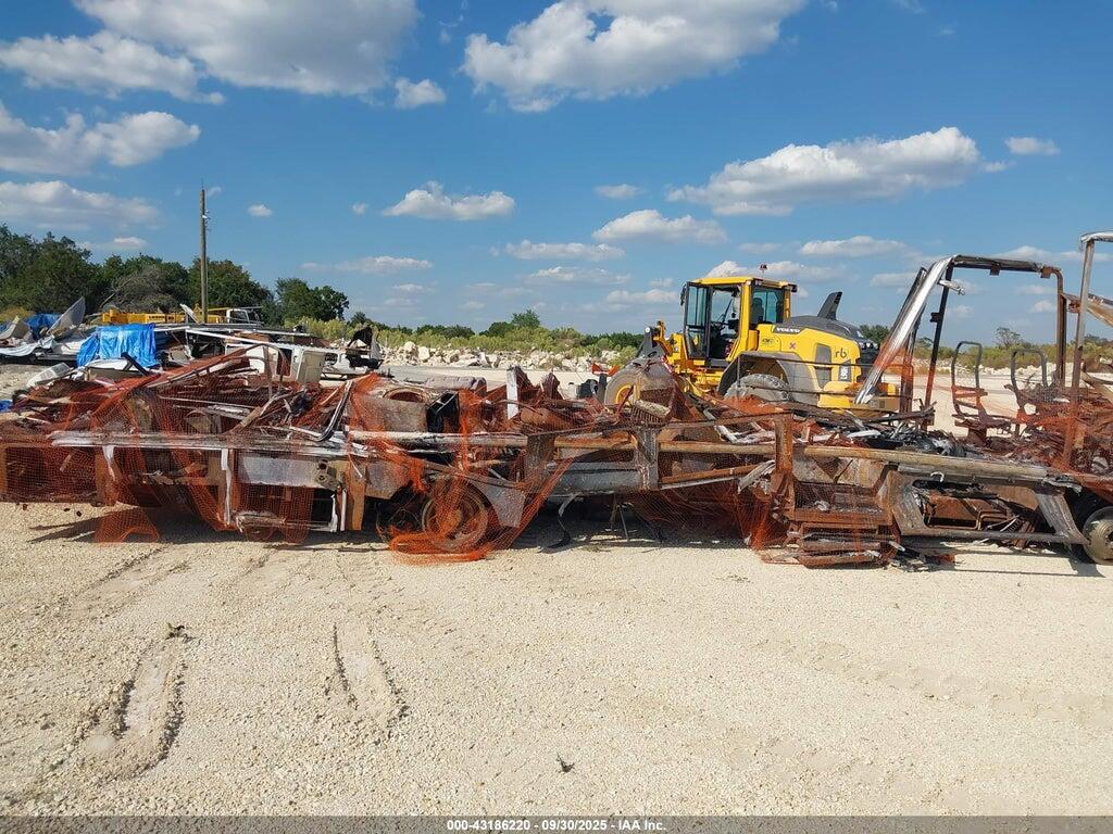 1GBLP37J8W3312300 1998 CHEVROLET P30 photo no. 12