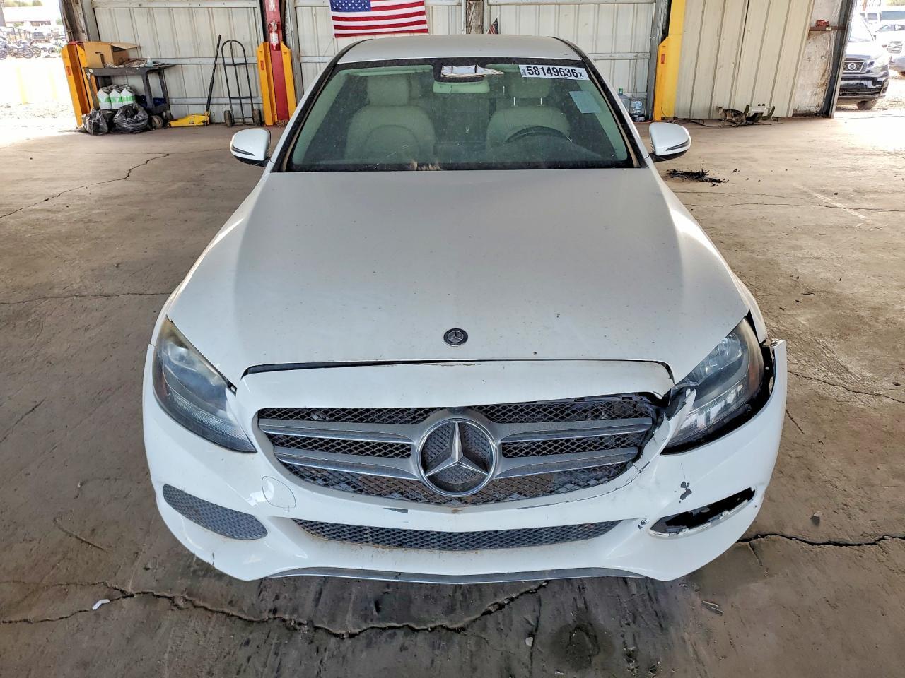 2017 MERCEDES-BENZ C 300 — Фото 6 из 13