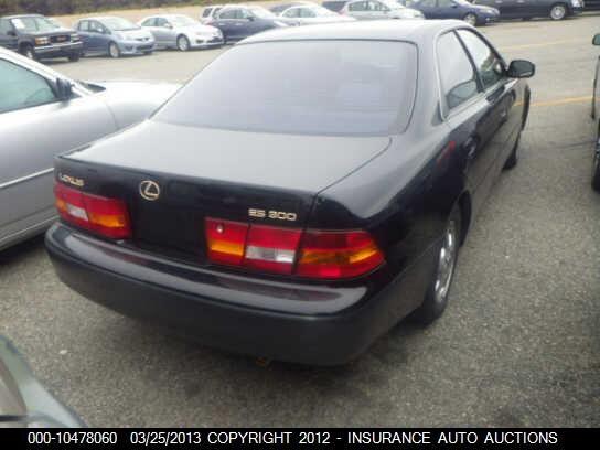 JT8BF28G8X0165369 1999 LEXUS ES300 photo no. 4