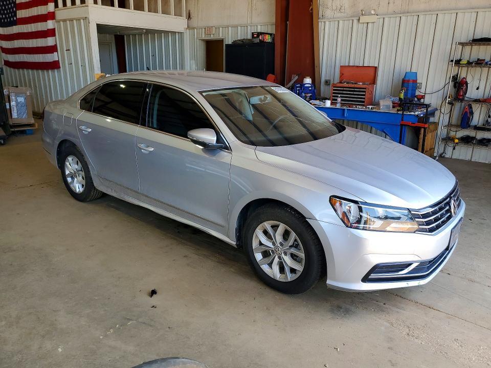 2017 VOLKSWAGEN PASSAT S — Фото 4 из 12