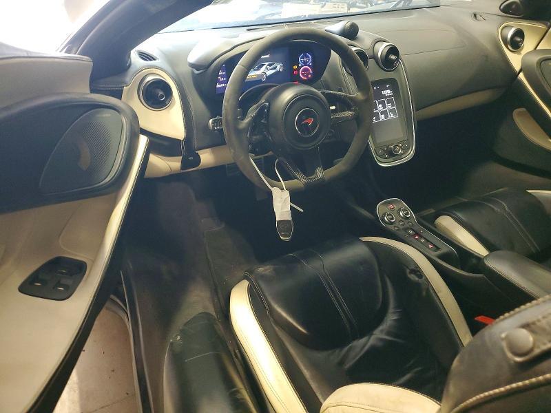 2016 MCLAREN AUTOMOTIVE 570S — Фото 8 из 13
