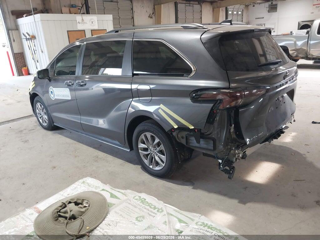 5TDKSKFC8SS205677 2025 TOYOTA SIENNA photo no. 3