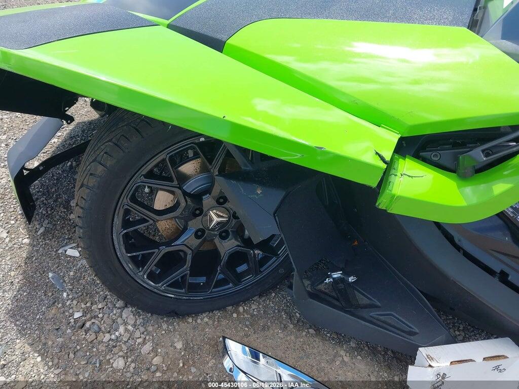 57XAAPHD6S8167699 2025 POLARIS SLINGSHOT photo no. 11