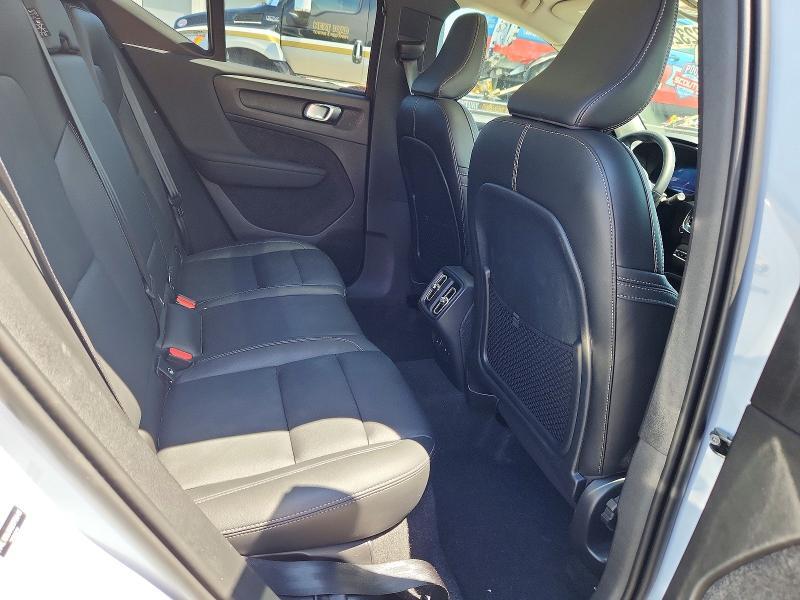 2025 VOLVO XC40 CORE — Фото 11 из 13