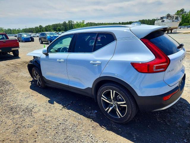 2025 VOLVO XC40 CORE — Фото 2 из 13