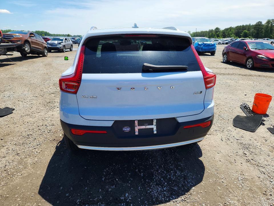 2025 VOLVO XC40 CORE — Фото 6 из 13