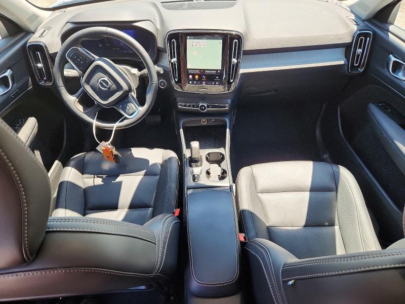 2025 VOLVO XC40 CORE — Фото 8 из 13