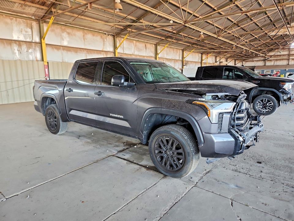 2022 TOYOTA TUNDRA SR5 — Фото 4 из 12