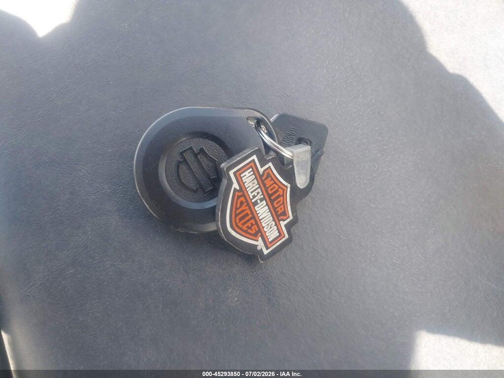 1HD1KEM16AB671935 2010 HARLEY-DAVIDSON FLHTK photo no. 11