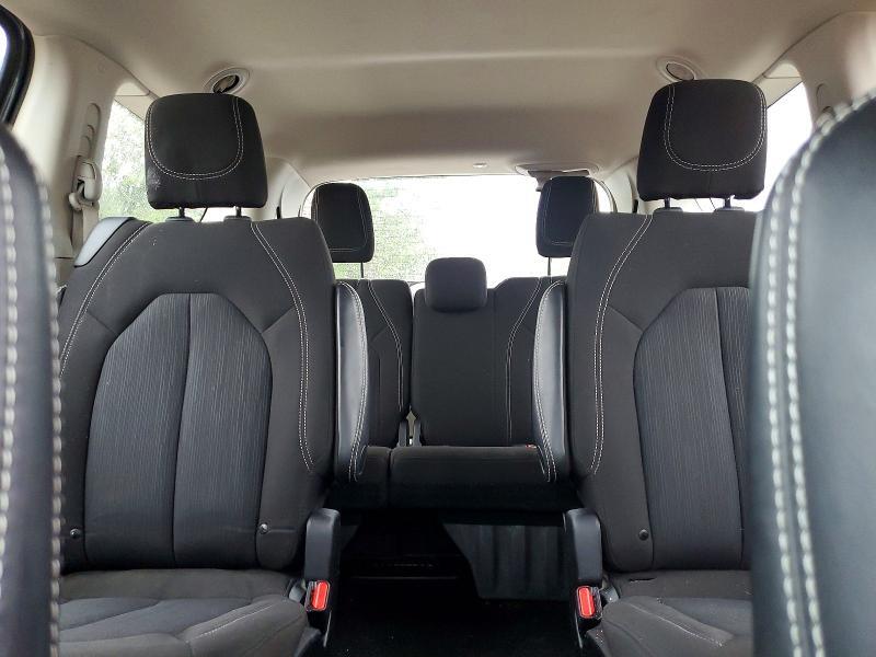 2023 CHRYSLER VOYAGER LX — Фото 10 из 13