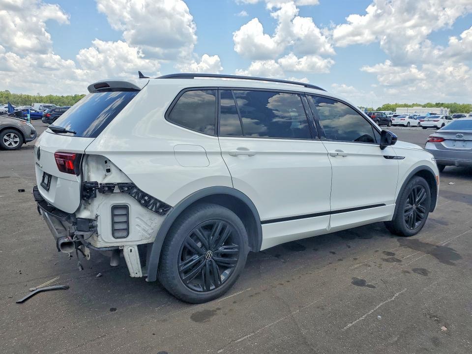 2022 VOLKSWAGEN TIGUAN SE R-LINE BLACK — Фото 3 из 14
