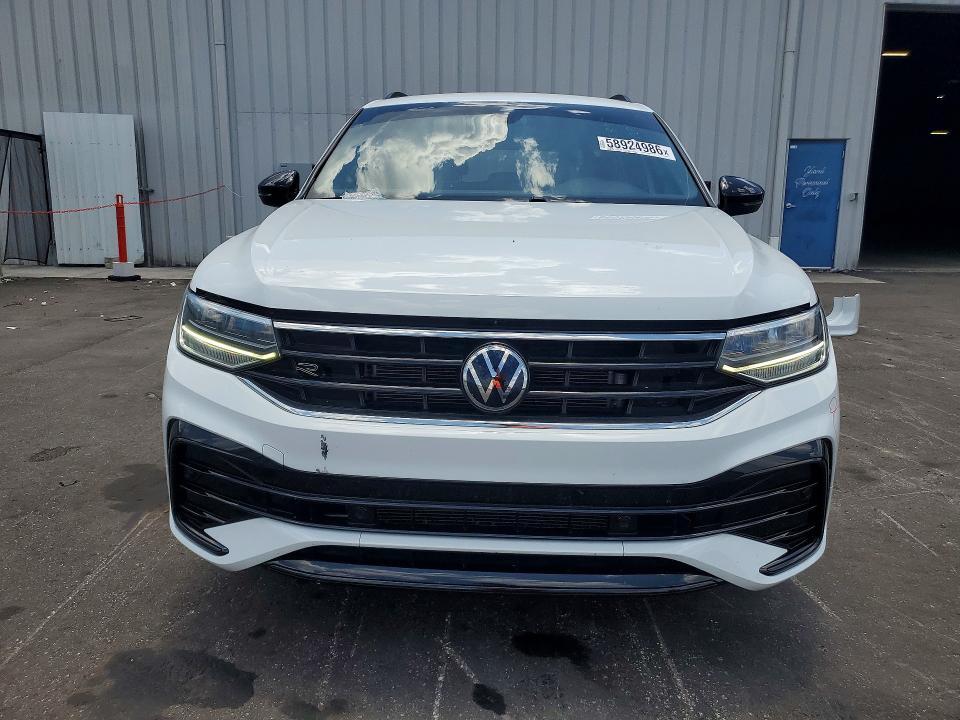 2022 VOLKSWAGEN TIGUAN SE R-LINE BLACK — Фото 5 из 14