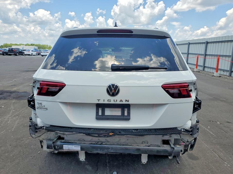 2022 VOLKSWAGEN TIGUAN SE R-LINE BLACK — Фото 6 из 14