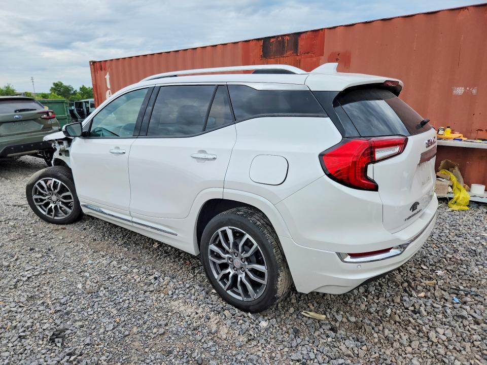 2023 GMC TERRAIN DENALI — Фото 2 из 13