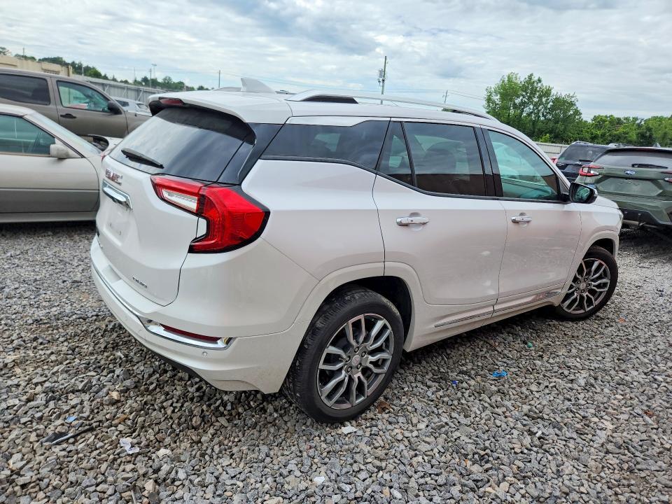 2023 GMC TERRAIN DENALI — Фото 3 из 13
