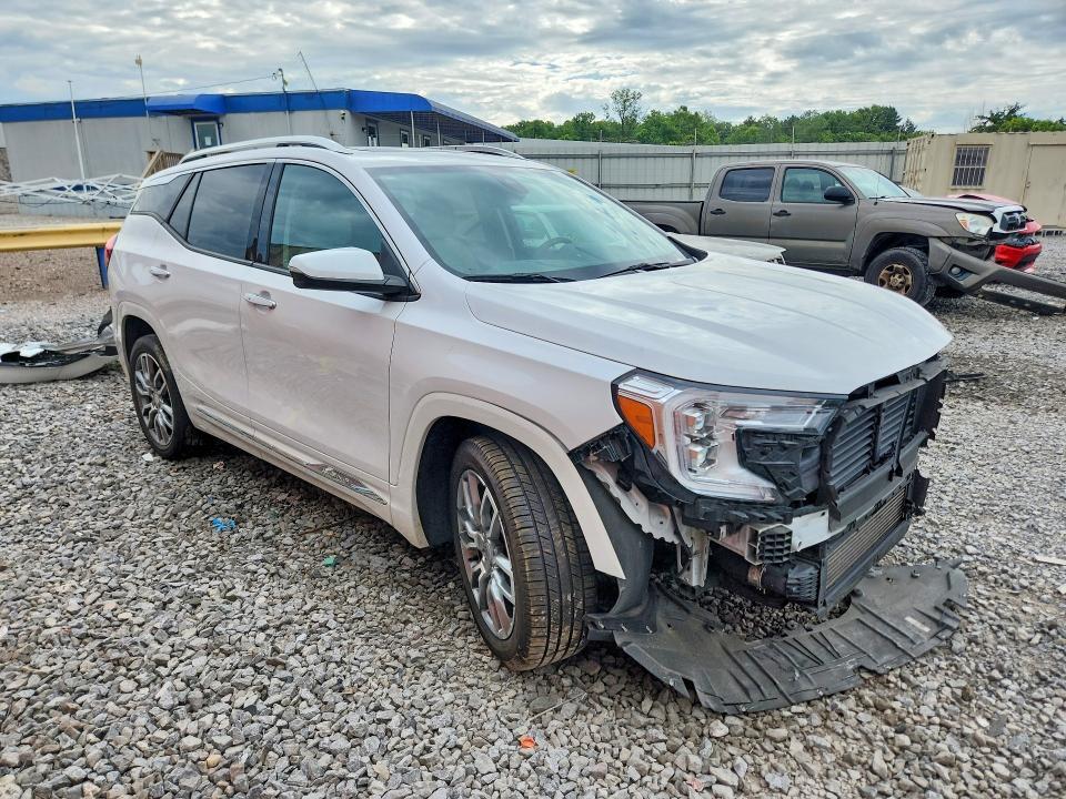 2023 GMC TERRAIN DENALI — Фото 4 из 13