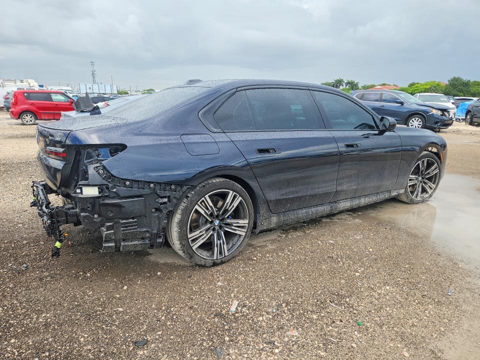 2025 BMW I7 XDRIVE60 — Фото 3 из 13