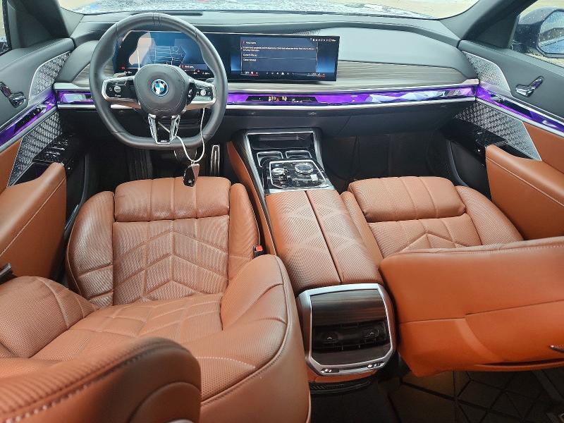 2025 BMW I7 XDRIVE60 — Фото 8 из 13