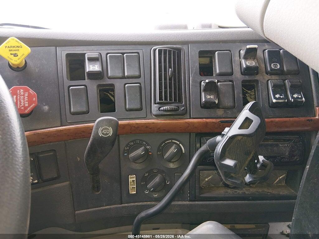 4V4NC9TH77N444495 2007 VOLVO VN photo no. 11