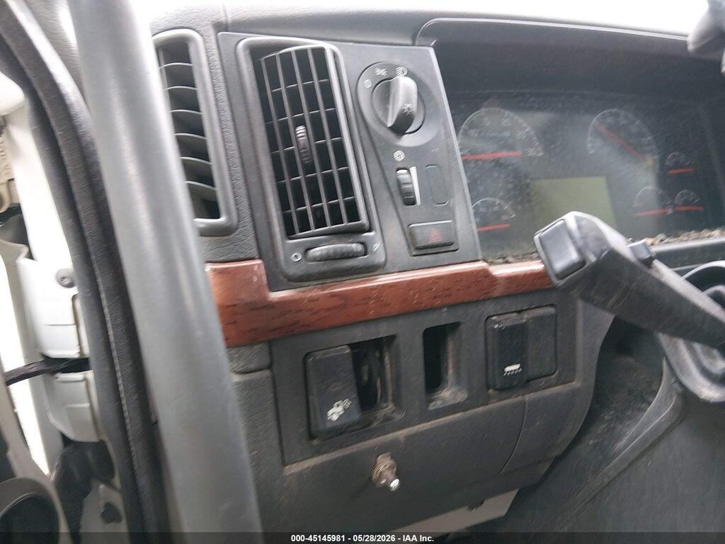 4V4NC9TH77N444495 2007 VOLVO VN photo no. 12