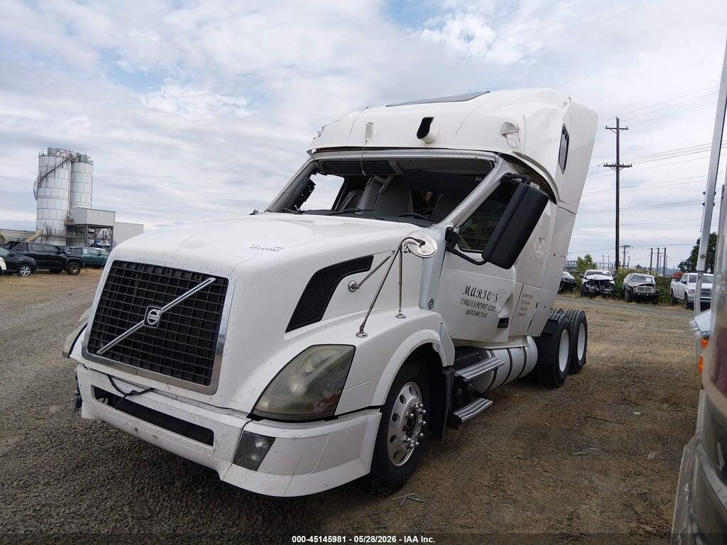 4V4NC9TH77N444495 2007 VOLVO VN photo no. 2