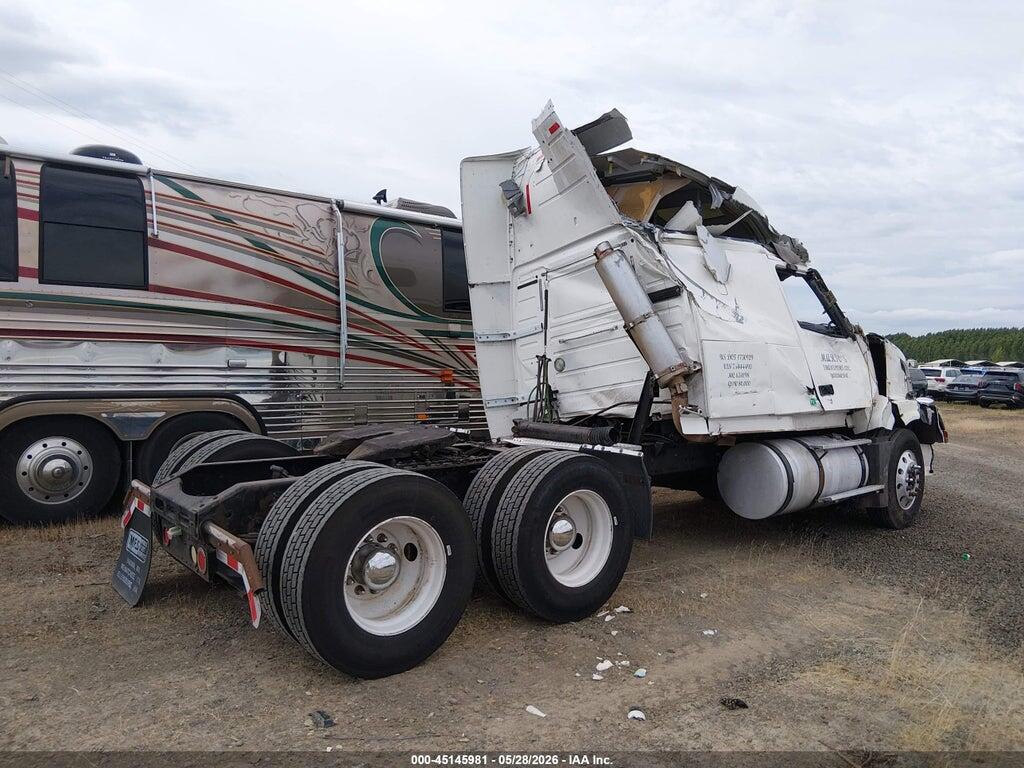 4V4NC9TH77N444495 2007 VOLVO VN photo no. 4