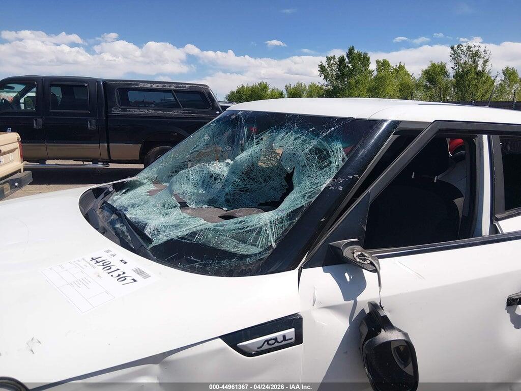 KNDJP3A59J7902425 2018 KIA SOUL photo no. 6