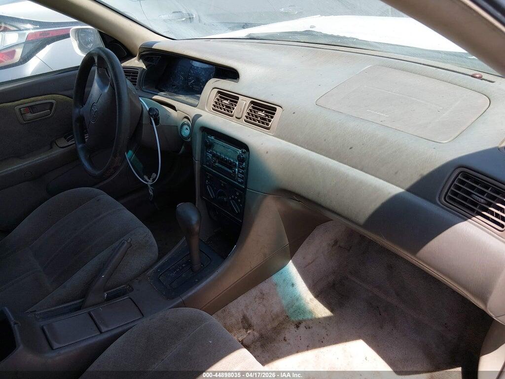 JT2BF22K6Y0242023 2000 TOYOTA CAMRY photo no. 5