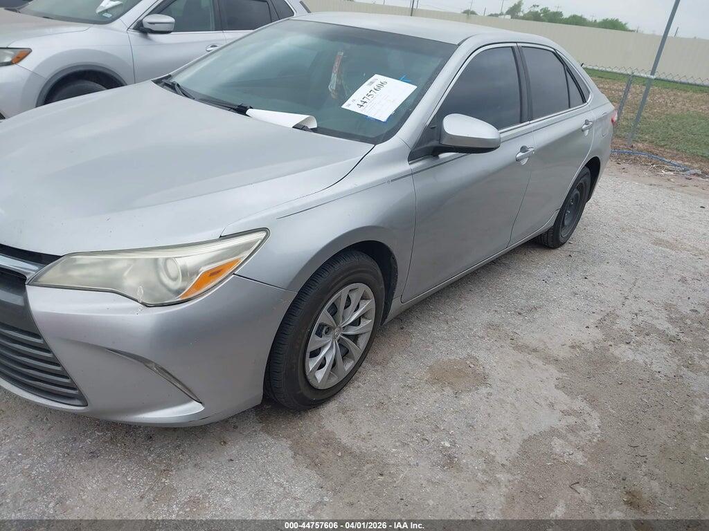 4T4BF1FK5FR511826 2015 TOYOTA CAMRY photo no. 2