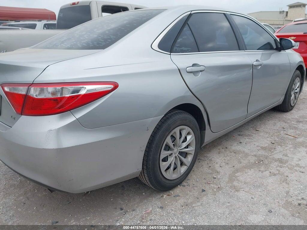 4T4BF1FK5FR511826 2015 TOYOTA CAMRY photo no. 4