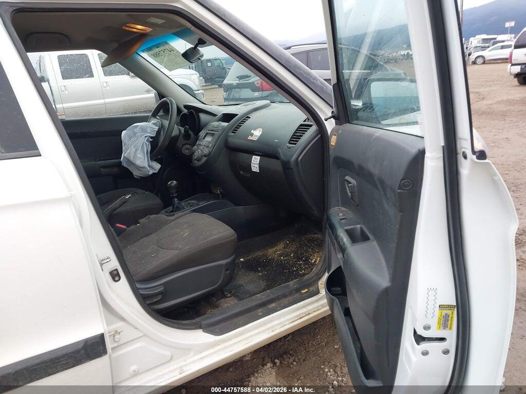 KNDJT2A11A7105704 2010 KIA SOUL photo no. 5