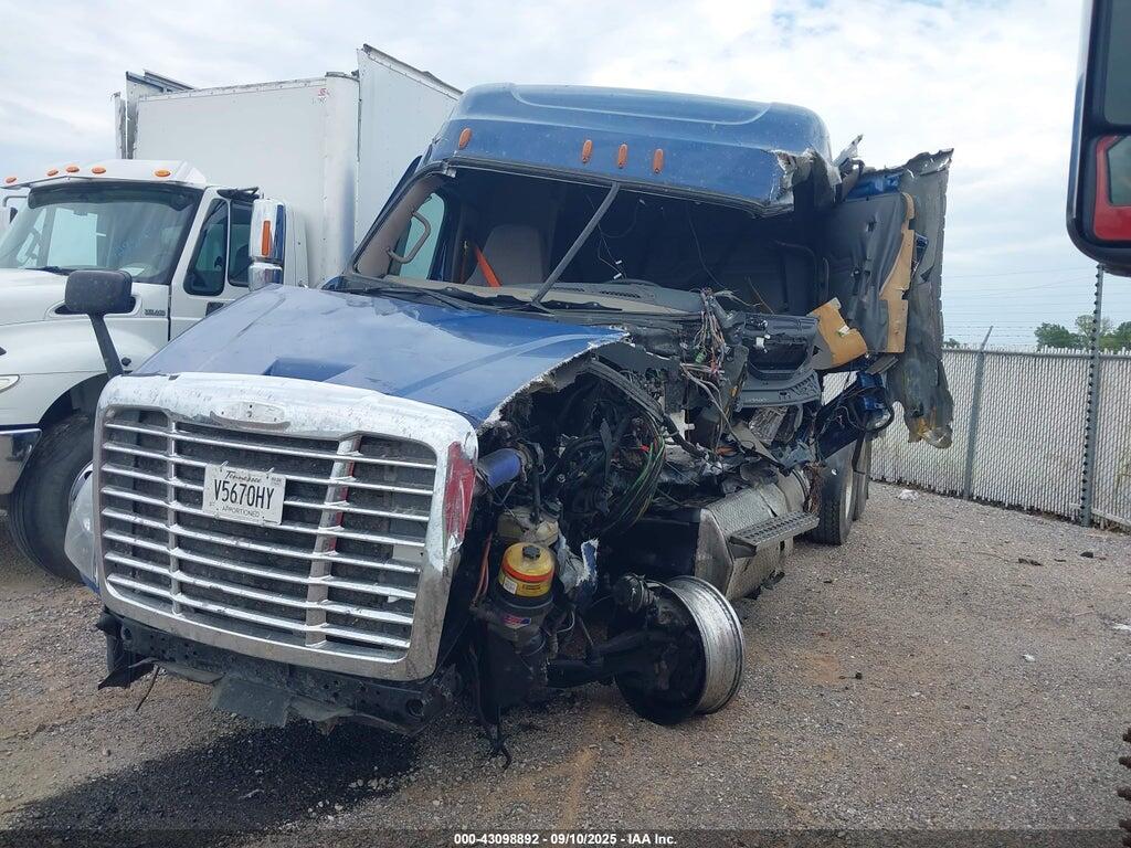 3AKJGHDV7LDLU3400 2020 FREIGHTLINER CASCADIA 113 photo no. 2