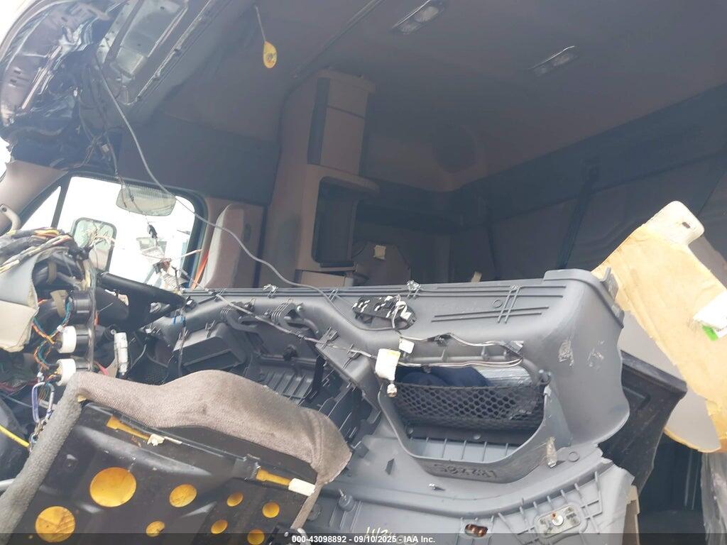 3AKJGHDV7LDLU3400 2020 FREIGHTLINER CASCADIA 113 photo no. 5