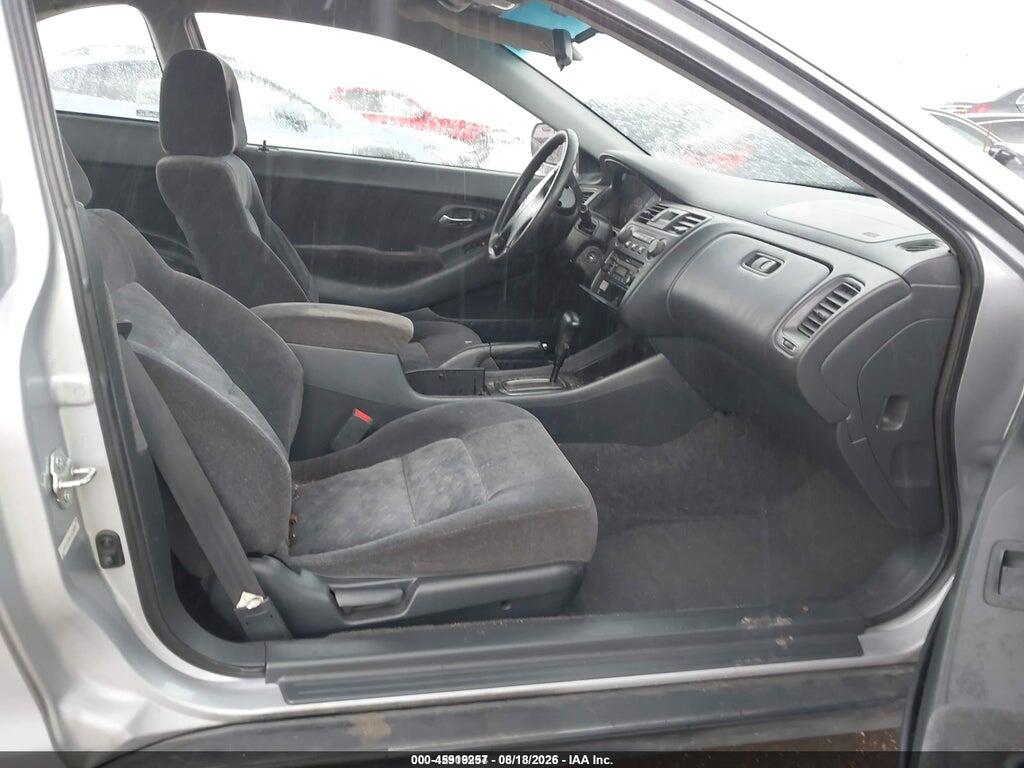 1HGCG32641A019028 2001 HONDA ACCORD photo no. 5