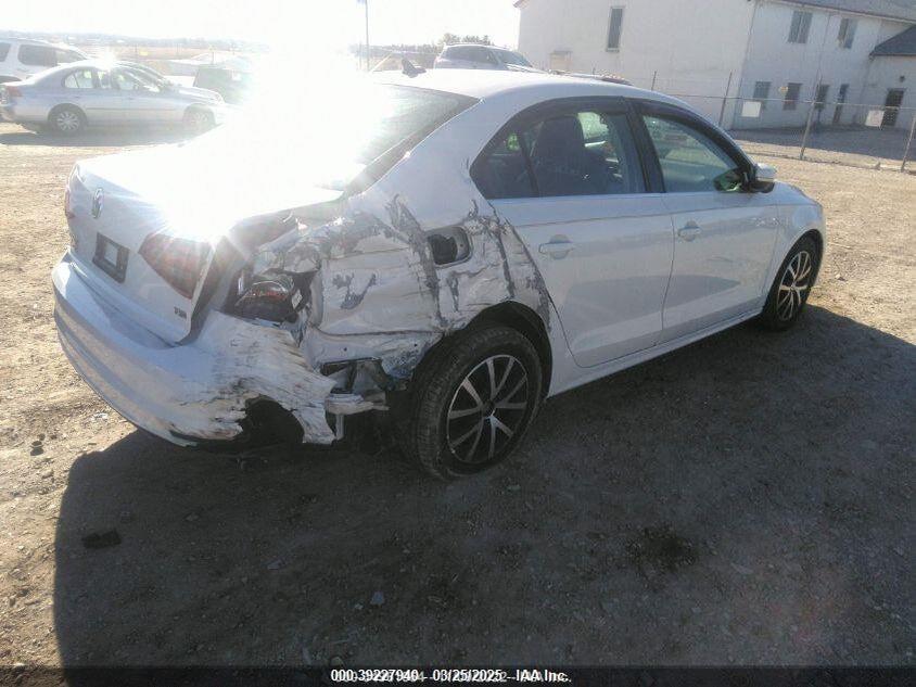 3VWDB7AJ4HM208870 2017 VOLKSWAGEN JETTA photo no. 4