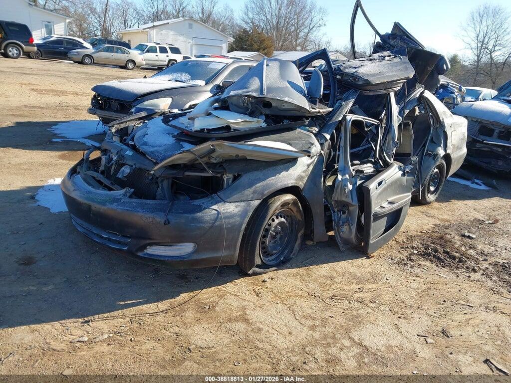 4T1BE30K64UA33935 2004 TOYOTA CAMRY photo no. 2