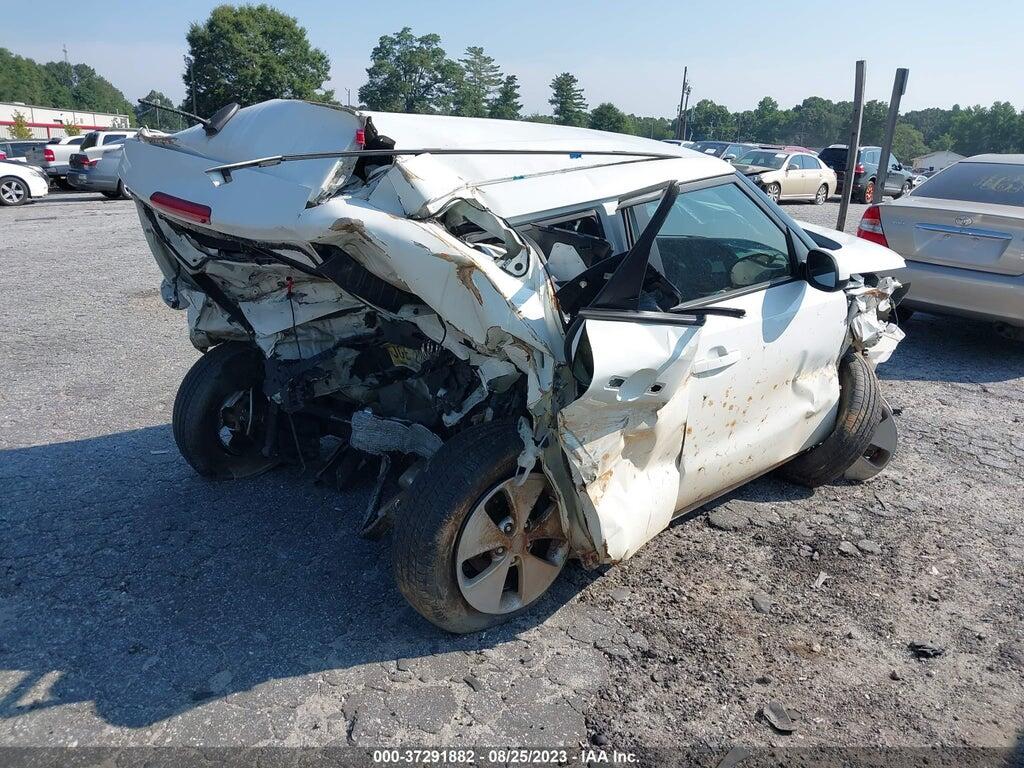 KNDJN2A24G7384335 2016 KIA SOUL photo no. 4