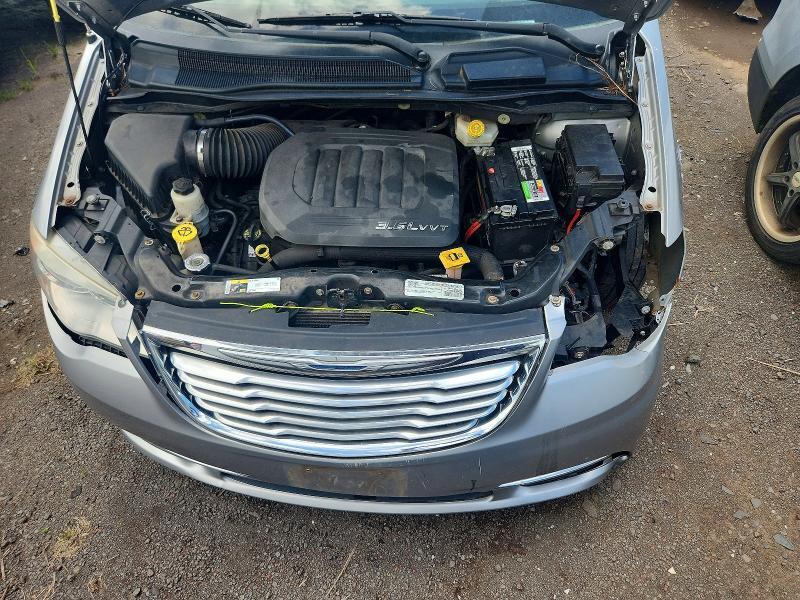 2016 CHRYSLER TOWN & COUNTRY TOURING — Фото 12 из 13