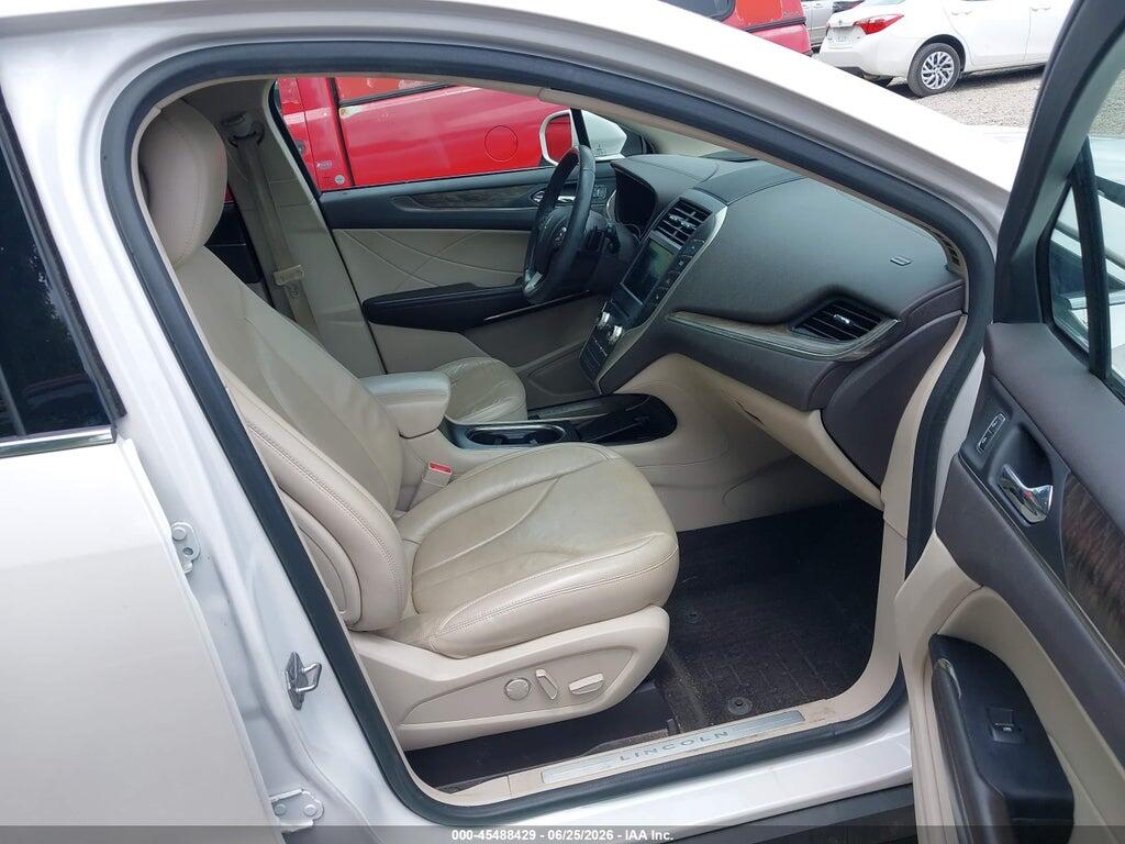 5LMCJ3C96HUL19390 2017 LINCOLN MKC photo no. 5