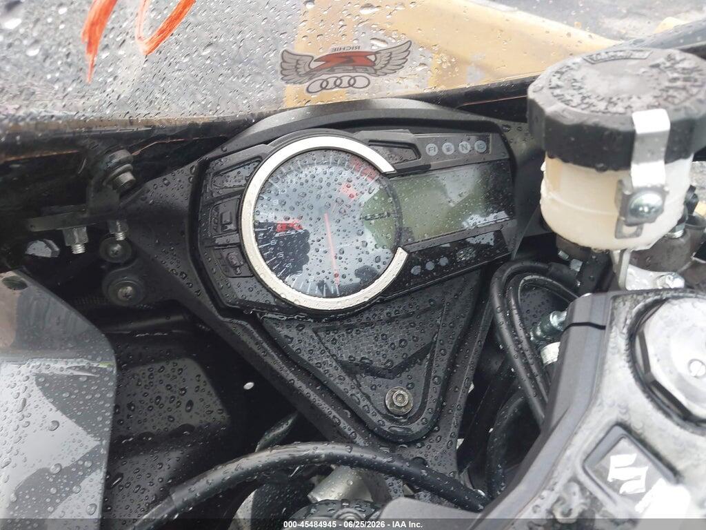 JS1GN7FA7S7100643 2025 SUZUKI GSX-R600 photo no. 7