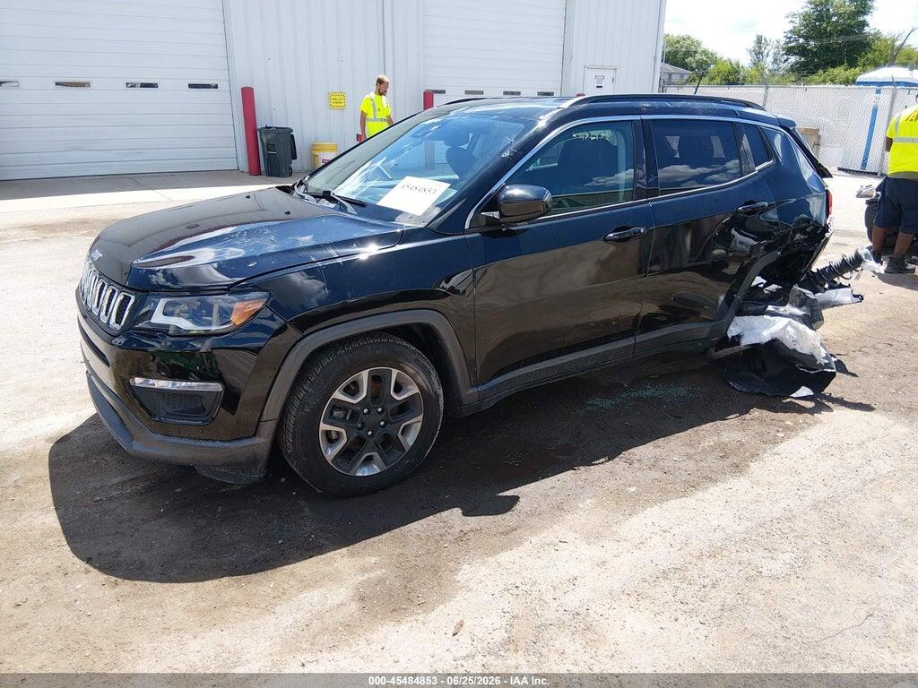 3C4NJCBB6JT304683 2018 JEEP COMPASS photo no. 2