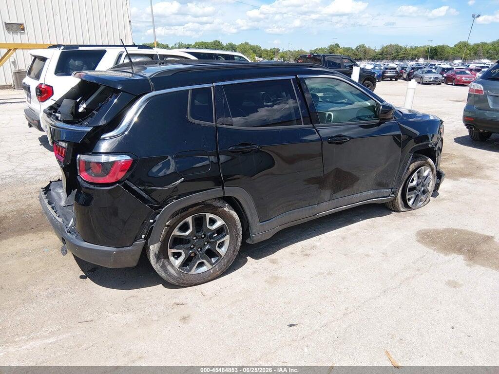 3C4NJCBB6JT304683 2018 JEEP COMPASS photo no. 4