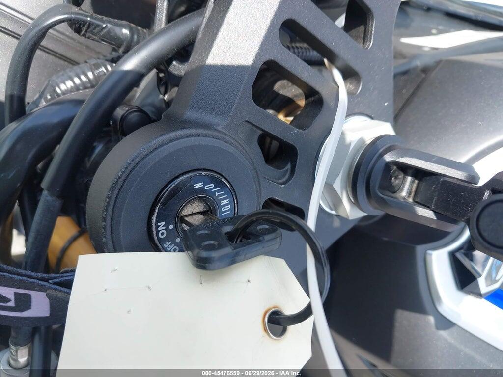 JYARN67E3NA000536 2022 YAMAHA YZFR1M photo no. 11