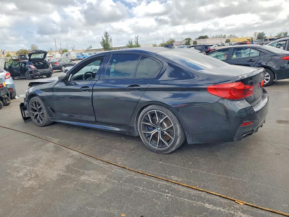 2021 BMW M550XI — Фото 2 из 12